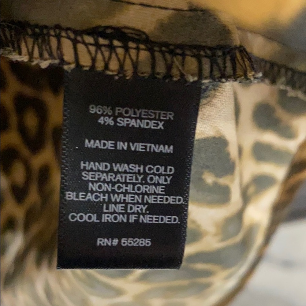 Express Leopard Top • bundle & save!!🛍 - Picture 3 of 4